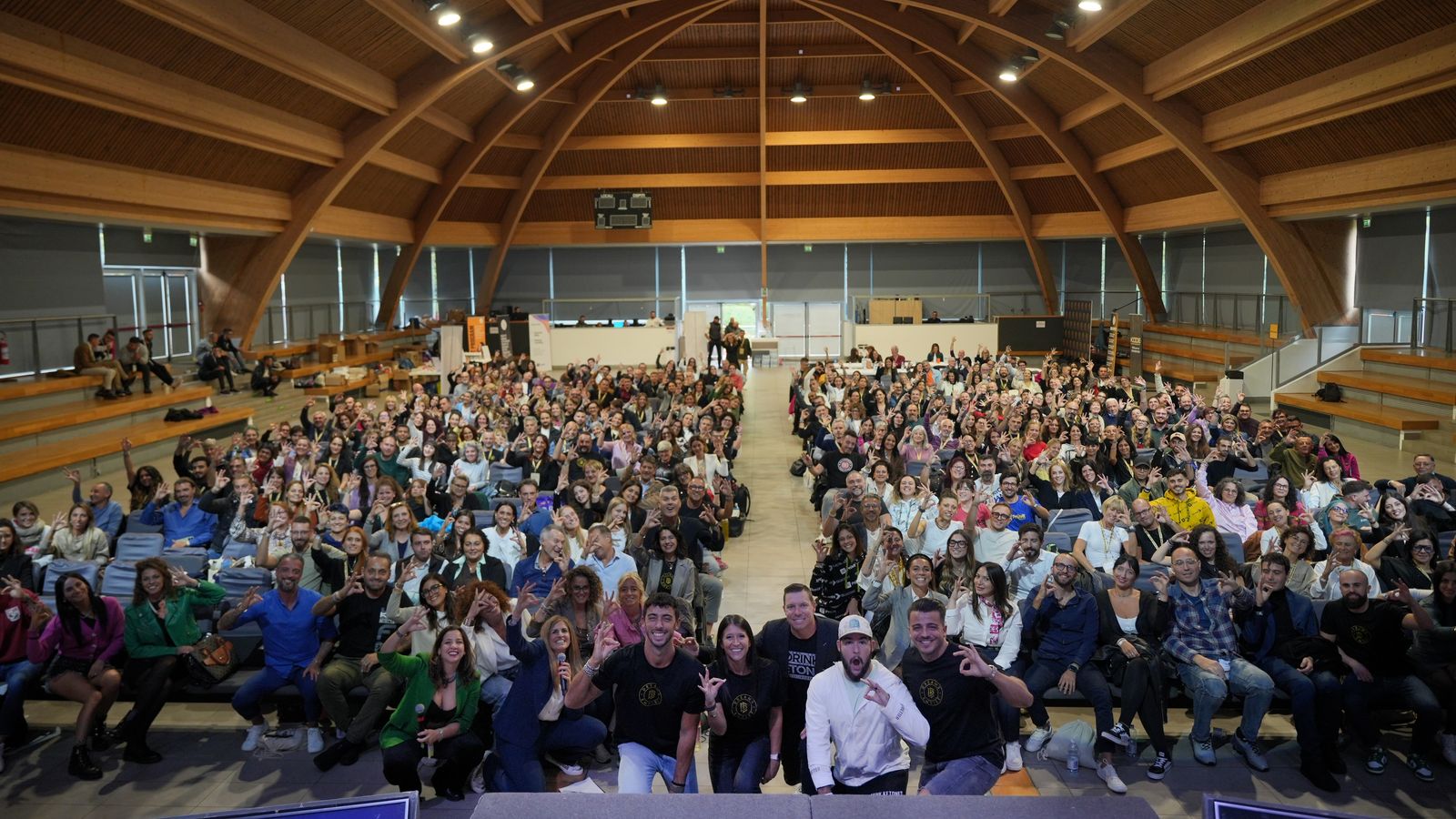 La sala piena di un evento dal vivo